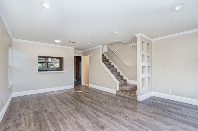 Foto del edificio - 2 Bed / 1 Bath townhome in sunny Potrero H...