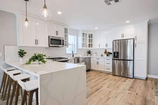 Building Photo - 5355 Lexington Ave