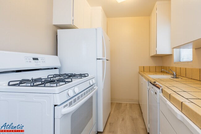 Foto del edificio - 411 Clifton Ave