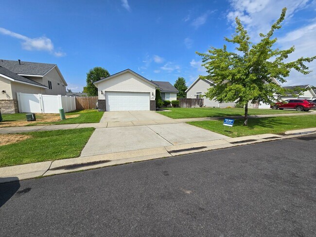 Building Photo - Post Falls home in the Fieldstone Communit...