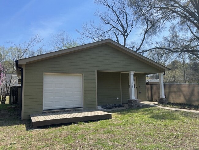 SPACIOUS COTTAGE FOR LEASE - Pre-Leasing August 2026! - SPACIOUS COTTAGE FOR LEASE - Pre-Leasing August 2026! House