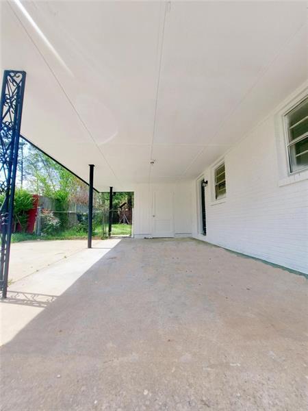 Building Photo - 3100 Meadowood Ln