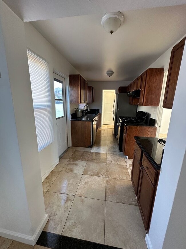 Foto del edificio - 6719-21 Wunderlin Ave