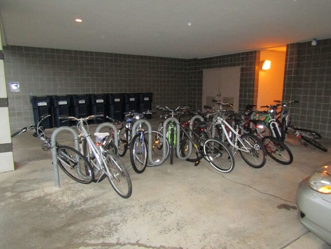 Foto del edificio - Fairmount East II - 2 Bedroom 2 Bath Middl...