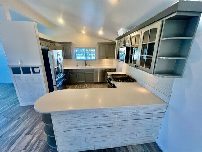Foto del edificio - Welcome to this charming 3 bedroom, 2 bath...