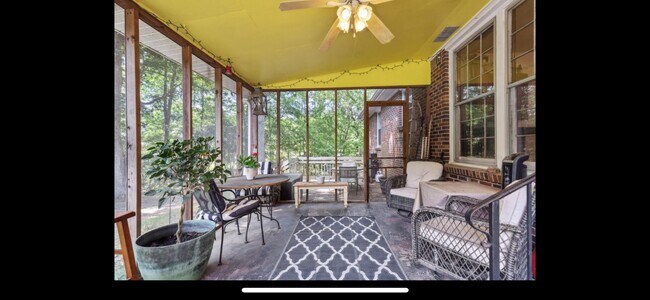 Building Photo - 1820 Whispering Hills Trl