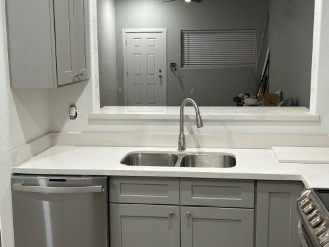Foto del edificio - 221 W Vineyard Rd