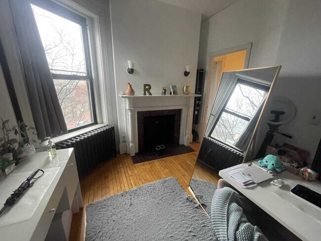 Building Photo - 585 Beacon St