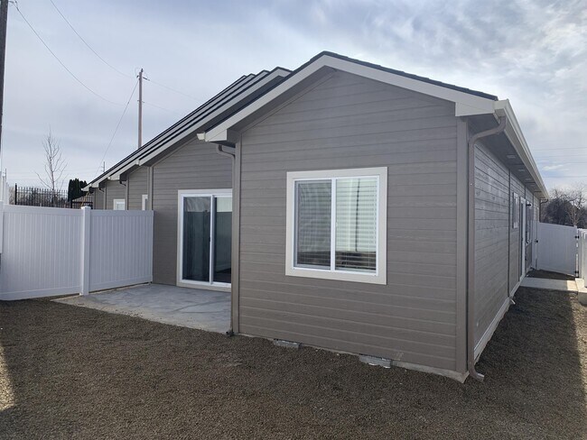Building Photo - 1406 Lark Ct