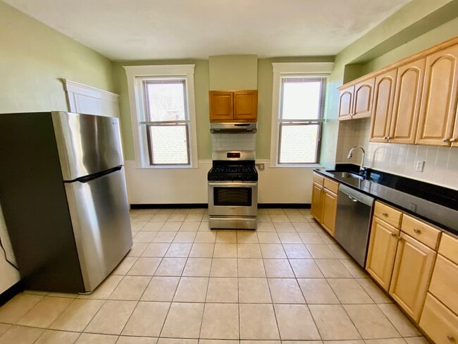 Building Photo - 979 Chestnut St