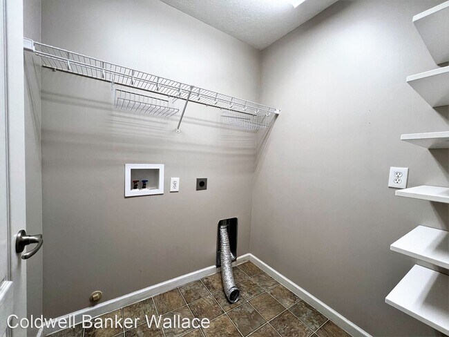 Foto del edificio - 2 br, 2 bath House - 3308 Sweet Pine Way