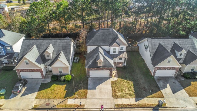 Building Photo - Gorgeous 3/2.5 with 2 car garage.