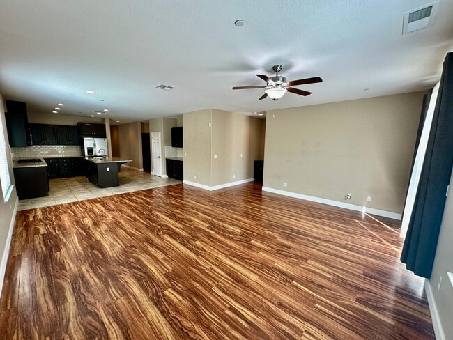 Building Photo - 2487 N Mountainside Dr