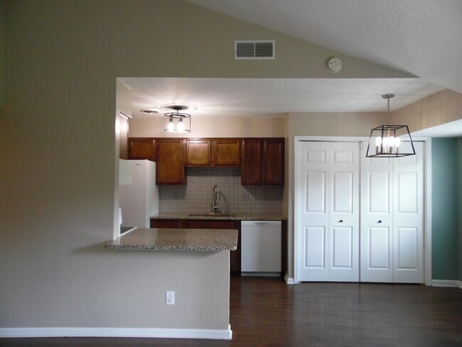 Foto del edificio - 904 Wyndham Hills Dr