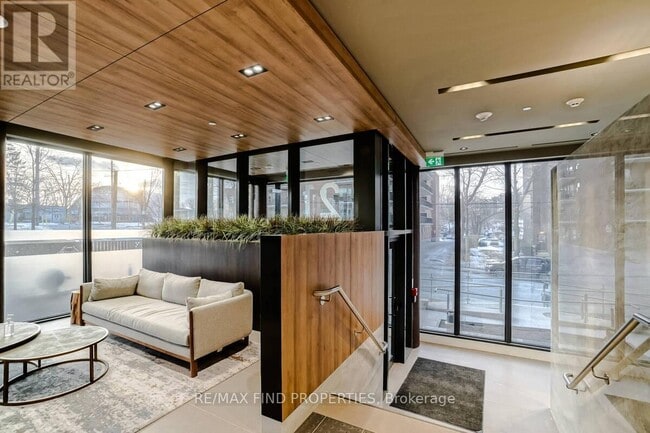 Building Photo - 21 Park St E