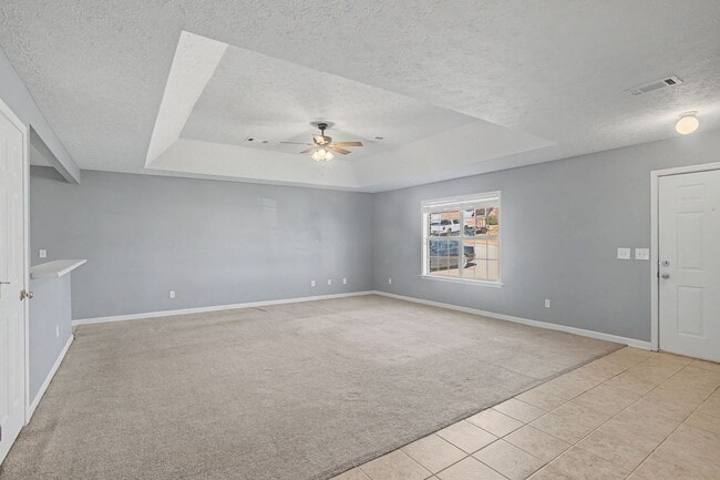 Building Photo - Now Available! 3 Bed 3 Bath Duplex