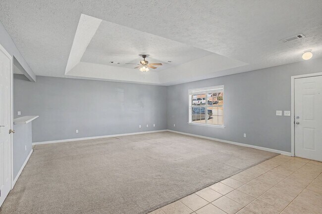 Foto del edificio - Now Available! 3 Bed 3 Bath Duplex