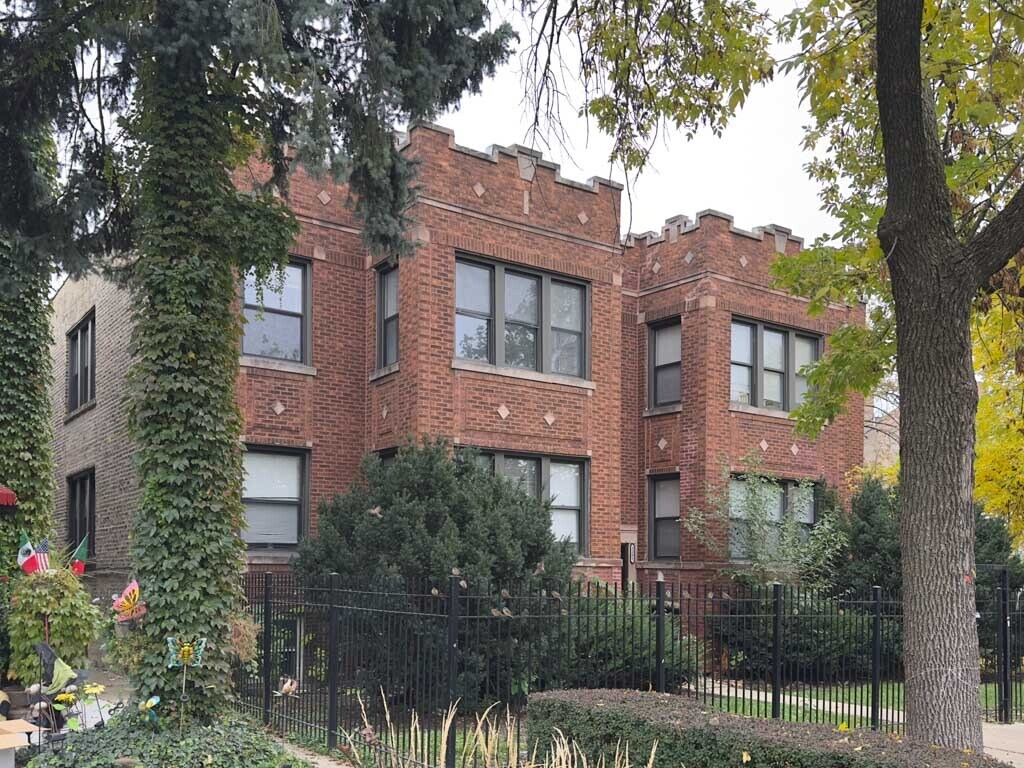 Primary Photo - 303-3303 N Harding Ave