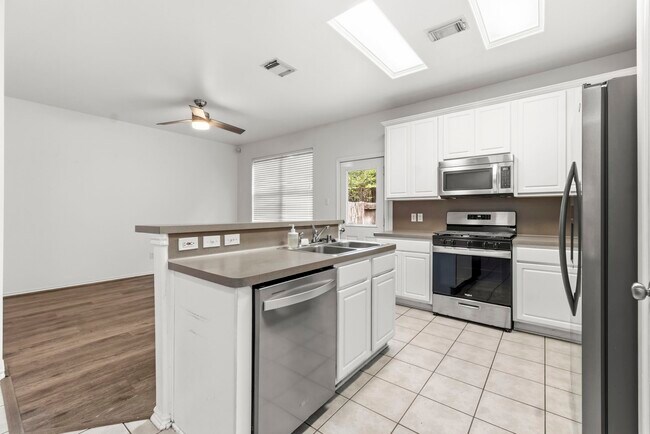 Building Photo - 149 Summerhaze Cir