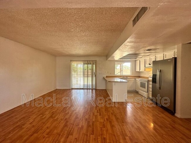 Building Photo - 9123 W Cameron Dr