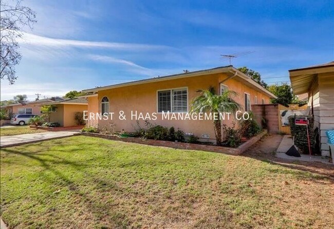 Building Photo - Beautiful 4 Bedroom 2 Bath Home in Prime L...