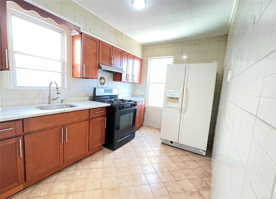 Primary Photo - 97-23 83rd St