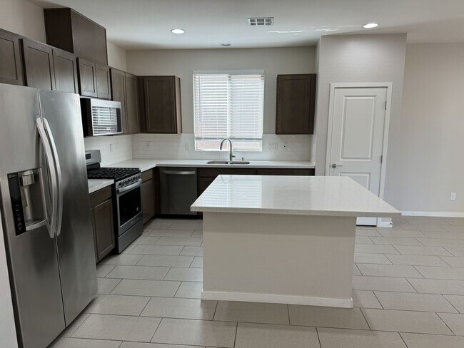 Building Photo - Summerlin 3-bedroom 2.5 bath home in gated...