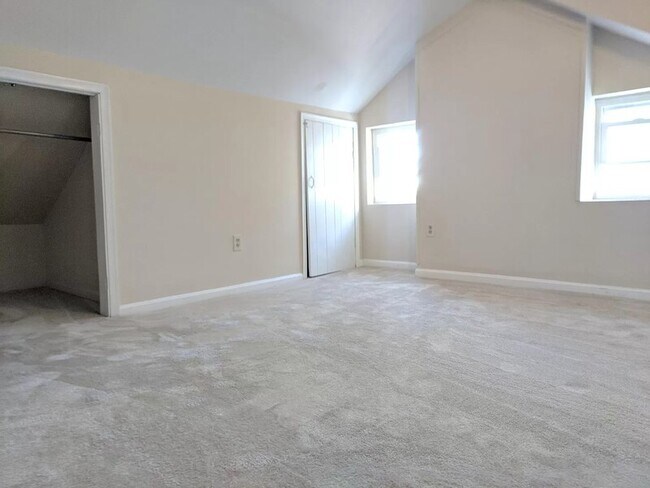 Building Photo - 711 N Market St