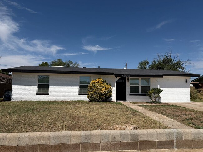 Building Photo - 4209 Redbud Ave