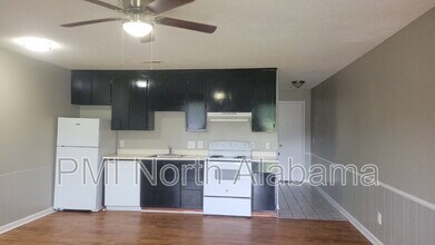 Building Photo - 4423 Bonnell Dr
