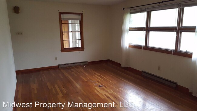 Building Photo - 3 br, 1 bath House - 201 Manor Dr.