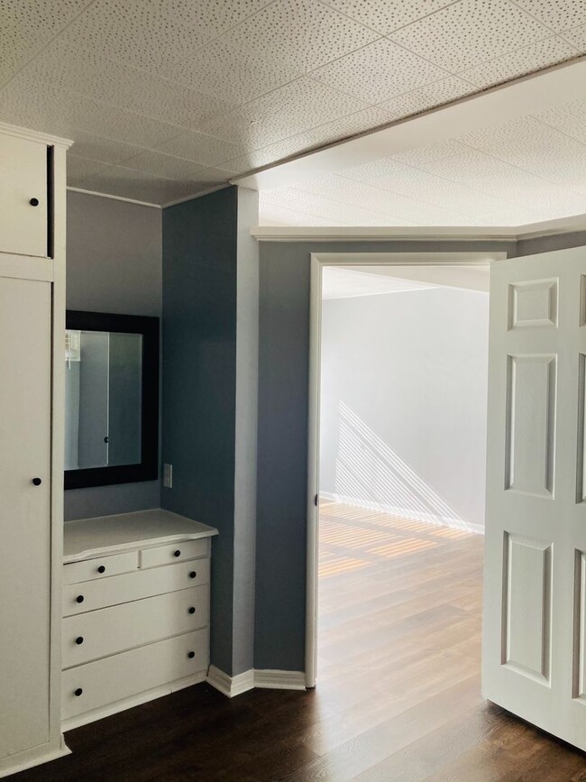 Interior Photo - Cottages D Caroline Atlas