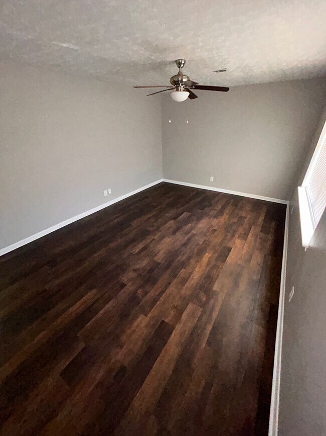 Building Photo - 302 Briarhill Rd