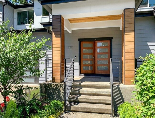 Building Photo - 4Bd/2.5Ba Renton Home