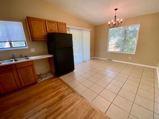Building Photo - 4417 S Eagle Cir