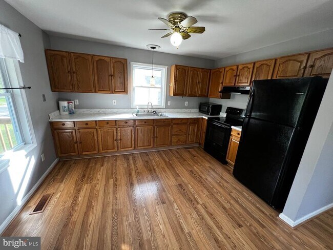Foto del edificio - 8480 Ashby Ave