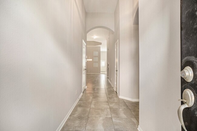 Foto del edificio - 2502 Bay Hill Dr