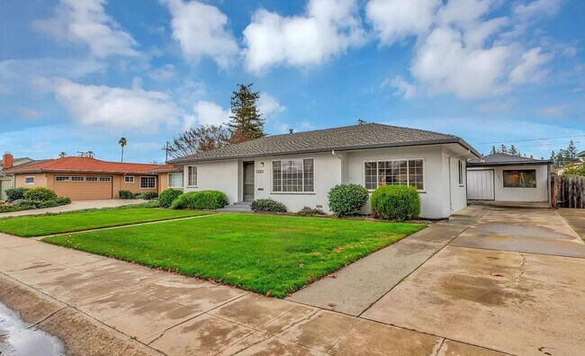 Building Photo - 478 La Sierra Way