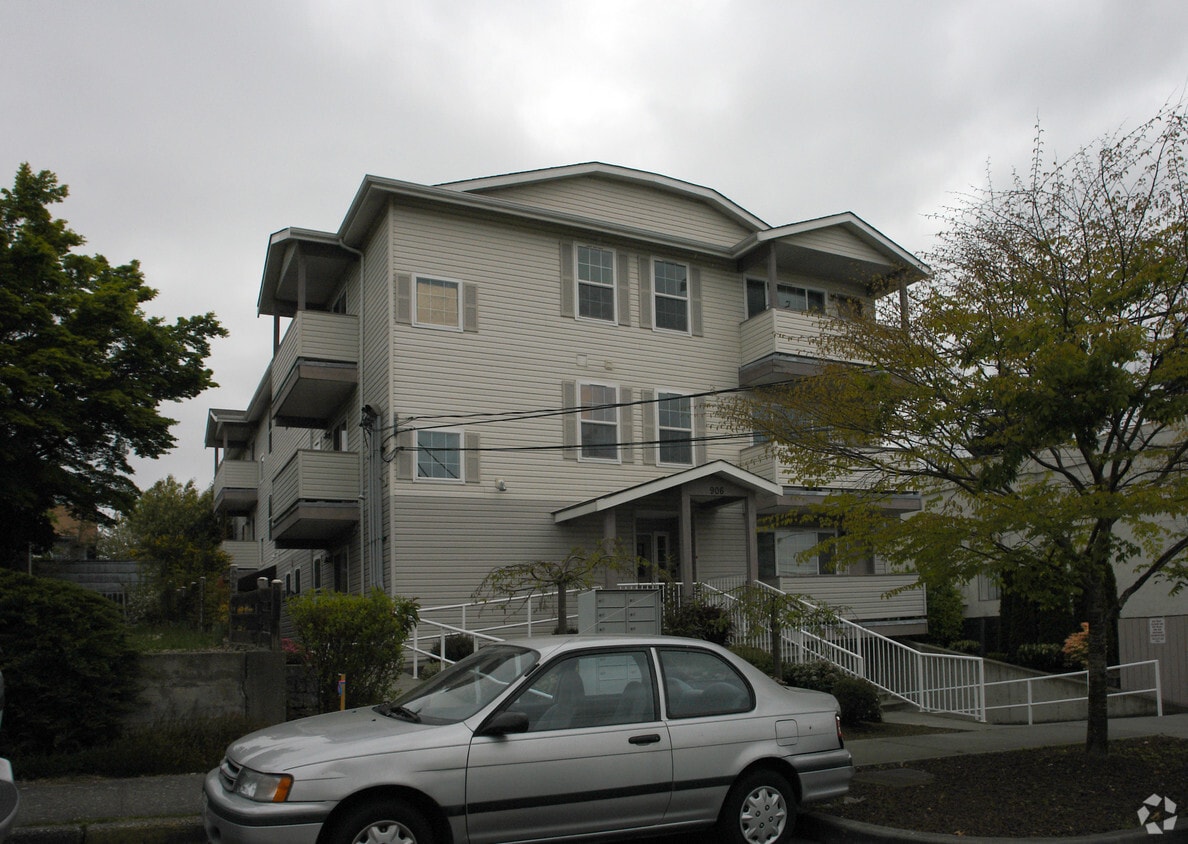 Primary Photo - 906 N 96th St