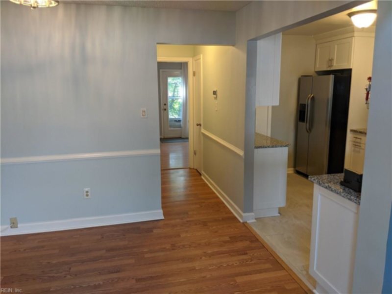 Building Photo - 2434 Sedgewick Dr
