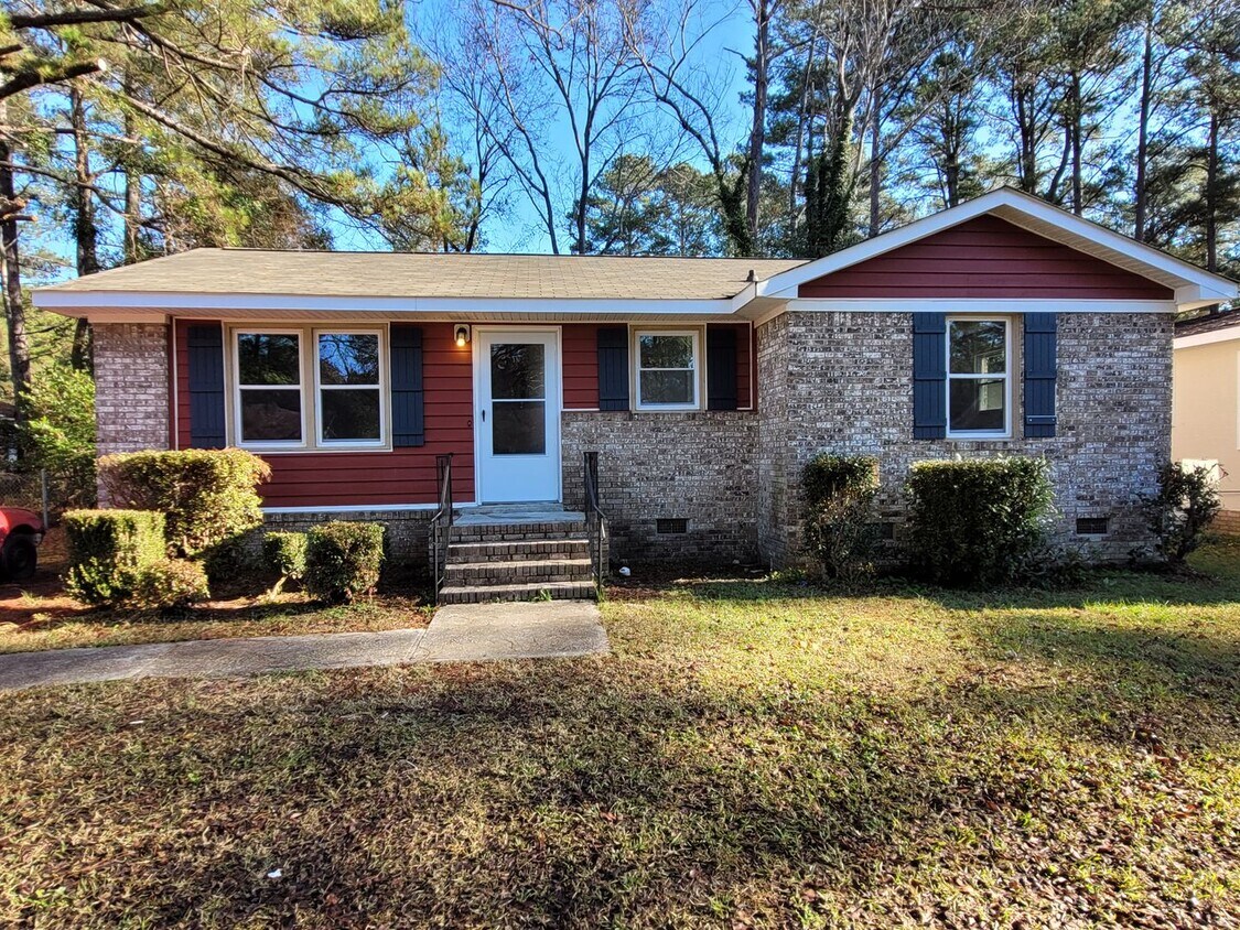 Foto principal - Beautifully renovated, 3-bedroom 1-bath ho...