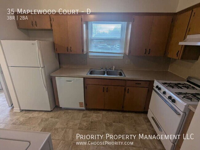 Foto del edificio - 35 Maplewood Ct