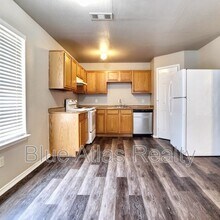 Building Photo - 402 Kings Way Dr