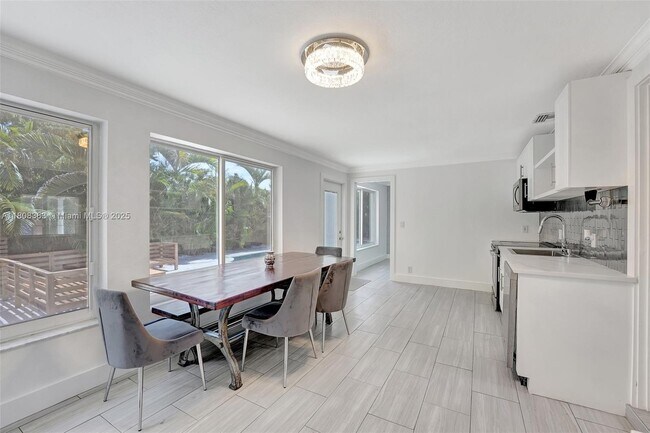 Foto del edificio - 701 NE 8th St