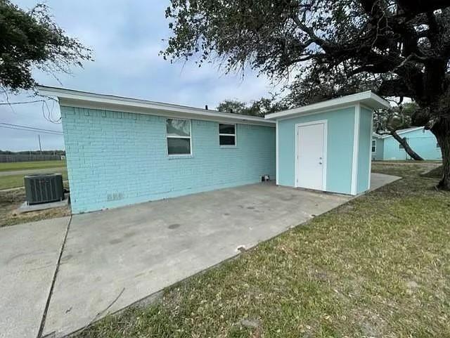 Foto del edificio - 1300 S Live Oak St