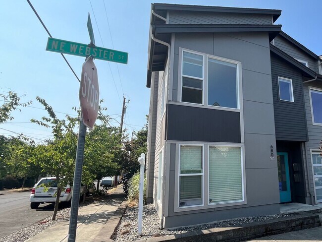 Building Photo - DK1082