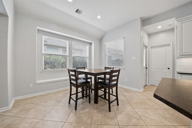 Building Photo - 8922 Pinenut Dr