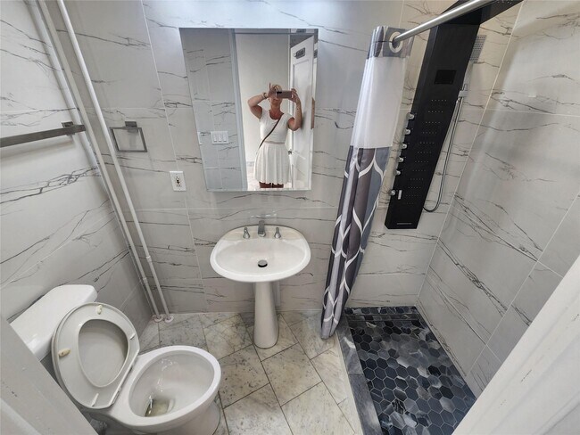 Foto del edificio - 90-16 83rd Ave