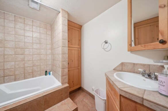 Foto del edificio - 13046 Mountain Crest Cir