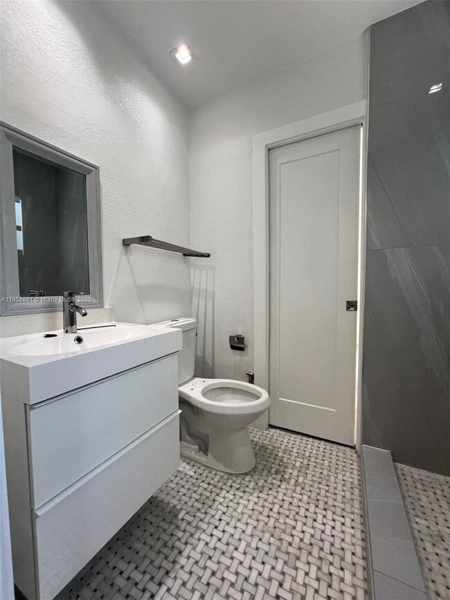 Foto del edificio - 530 SW 16th Ave
